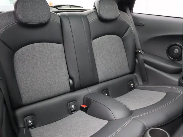 MINI Cooper Pepper 2018 Benzine 28