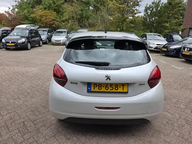Peugeot 208 1.2 PureTech Active 2017 Benzine 9