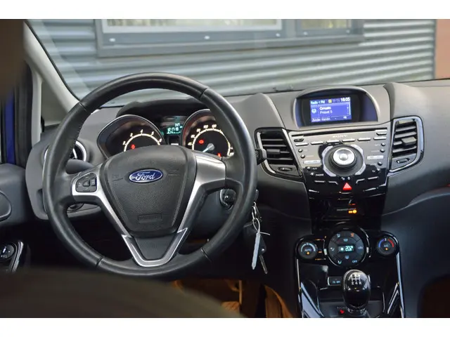 Ford Fiesta 1,0 Ecob. Titanium 100pk 2013 Benzine 17