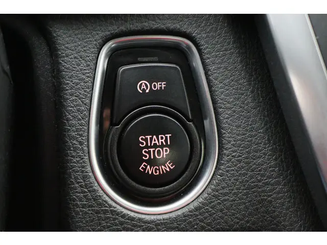 BMW 3 Serie 320i High Executive 2015 Benzine 36