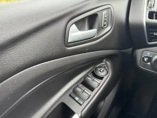 Ford Kuga 1.6 Titanium 4WD AUTOMAAT!! 2013 Benzine 17