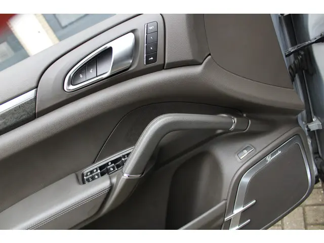 Porsche Cayenne 3.0 S E-Hybrid 2015 Hybride Benzine 9