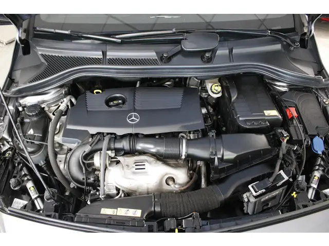 Mercedes-Benz B-Klasse 220 4Matic Ambition 2015 Benzine 34