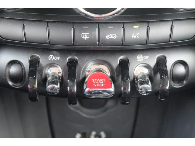 MINI One Mini 1.5 D Business 2016 Diesel 15