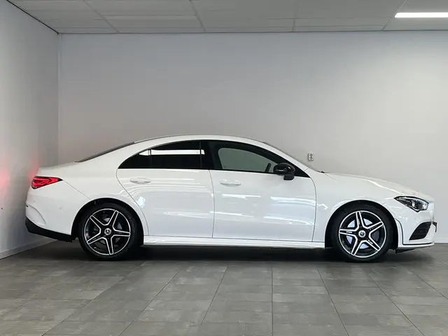 Mercedes-Benz CLA 200 AMG Line 2021 Benzine 22