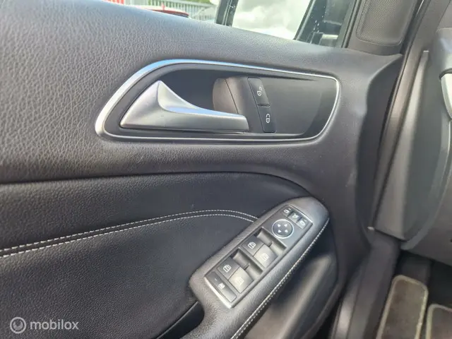 Mercedes-Benz B-Klasse 180 2012 Benzine 13