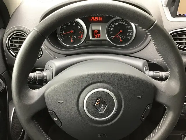 Renault Clio 1.6 Night & Day AUTOMAAT 2012 Benzine 16