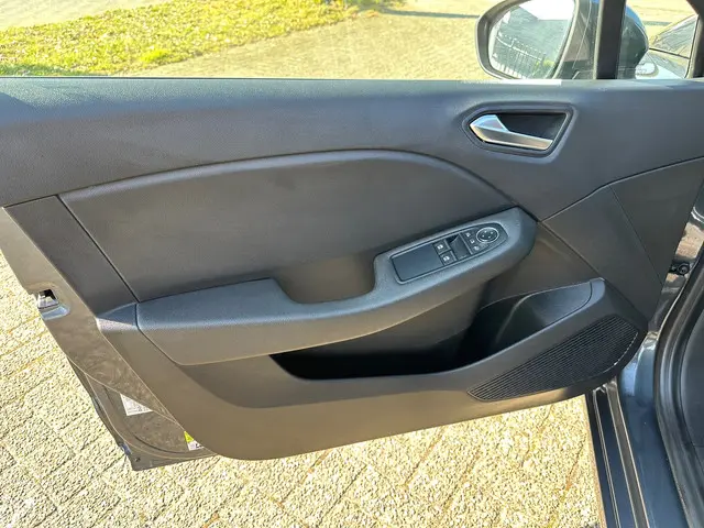 Renault Clio 1.0 TCe Intens 2022 Benzine 10