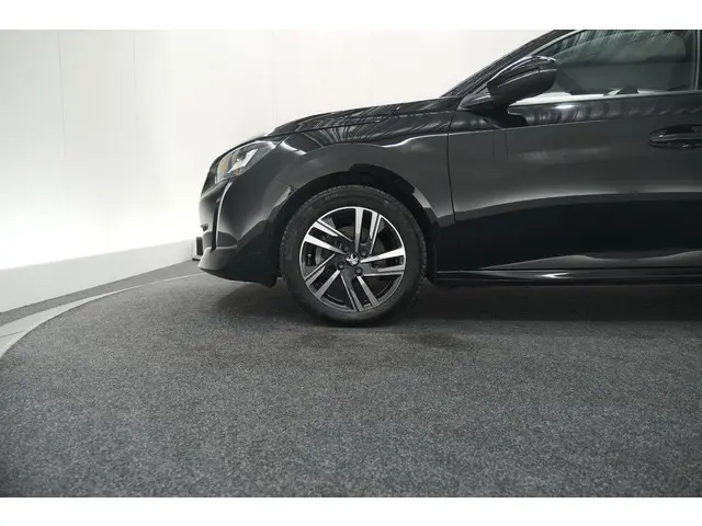 Peugeot 208 PureTech 100 Allure Pack 2023 Benzine 16