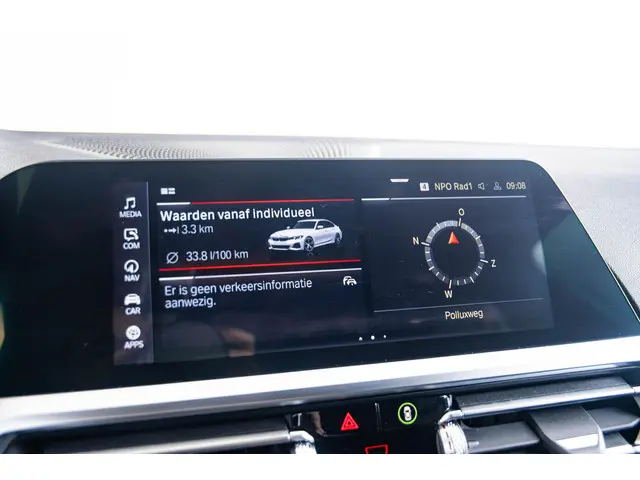 BMW 3 Serie 320i Business Edition 2021 Benzine 32