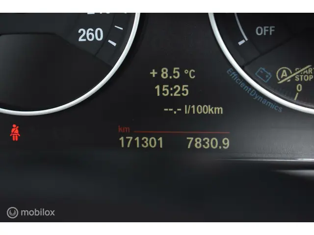 BMW 3 Serie 320i High Executive 2014 Benzine 39