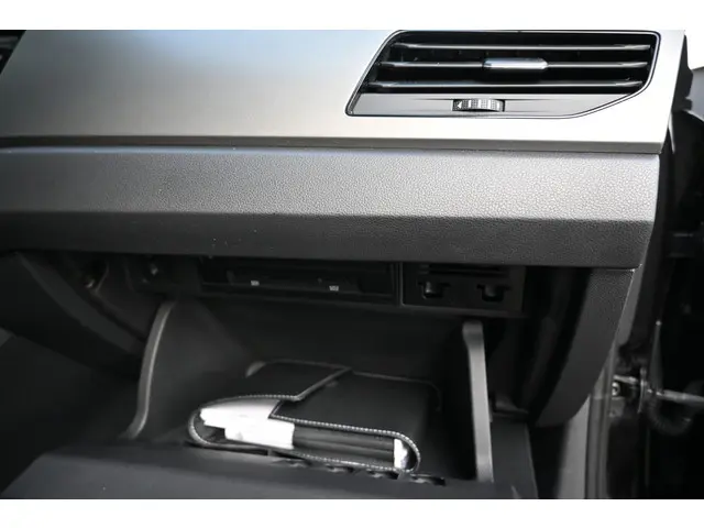 Volkswagen Polo 1.0 TSI Comfortline 2019 Benzine 24