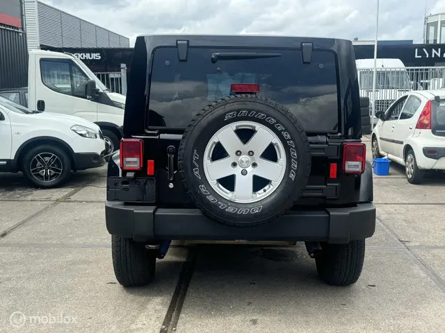 Jeep Wrangler Unlimited 3.6 Sahara 2012 Benzine 4