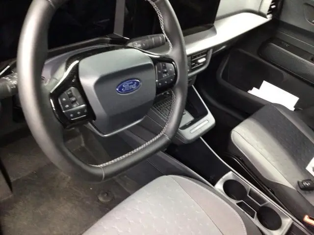 Ford E-Transit Cour. Limited 44 kWh 2025 Elektrisch 4