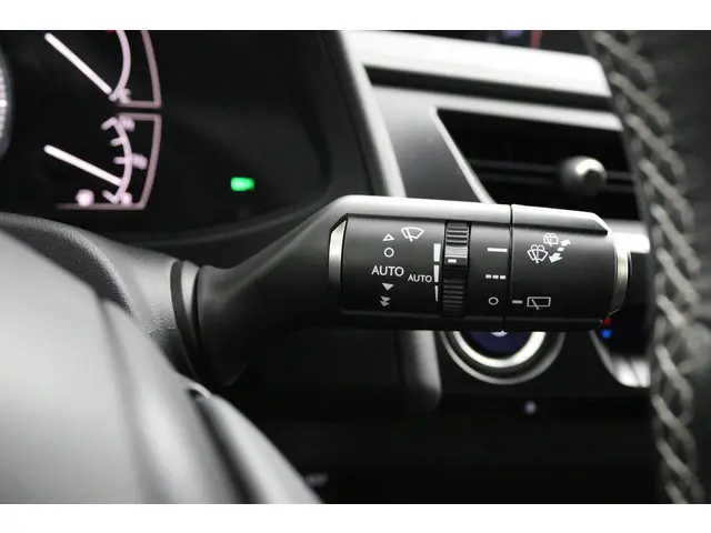 Lexus UX 250h Preference Line 2022 Hybride Benzine 31
