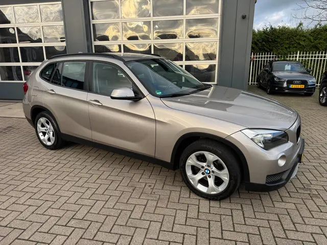 BMW X1 SDrive20i Business+/ Camera / Trekhaak . 2013 Benzine 4