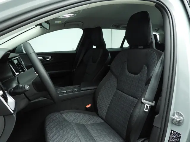 Volvo V60 2.0 B3 Essential Edition 2024 Benzine 7