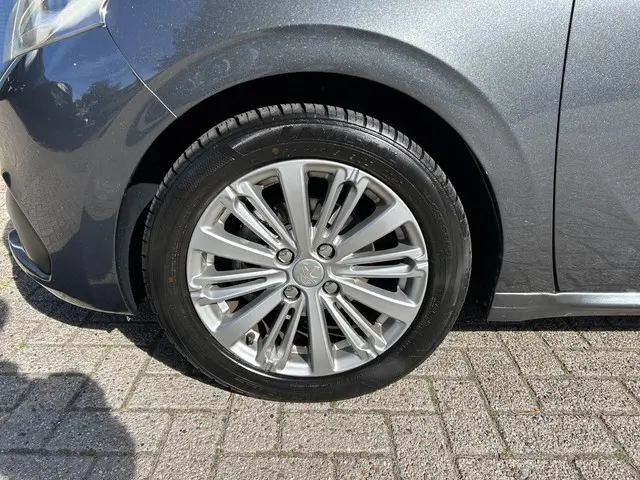 Peugeot 208 1.2 82 PK Allure 2016 Benzine 34