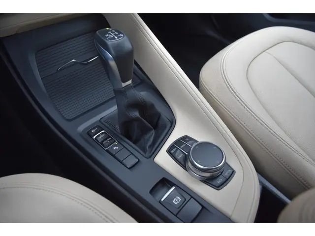BMW X1 sDrive20i High Executive 2017 Benzine 15