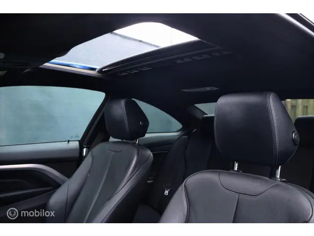 BMW 4 Serie Coupé 440i High Executive 2017 Benzine 4