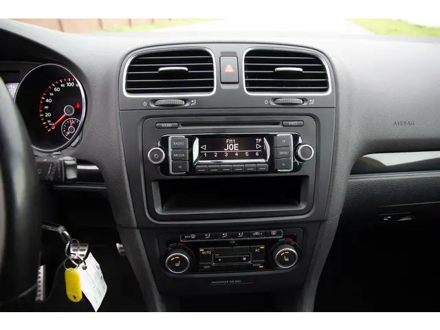 Volkswagen Golf 2.0 GTI UNIEK Nette Auto 2012 Benzine 16