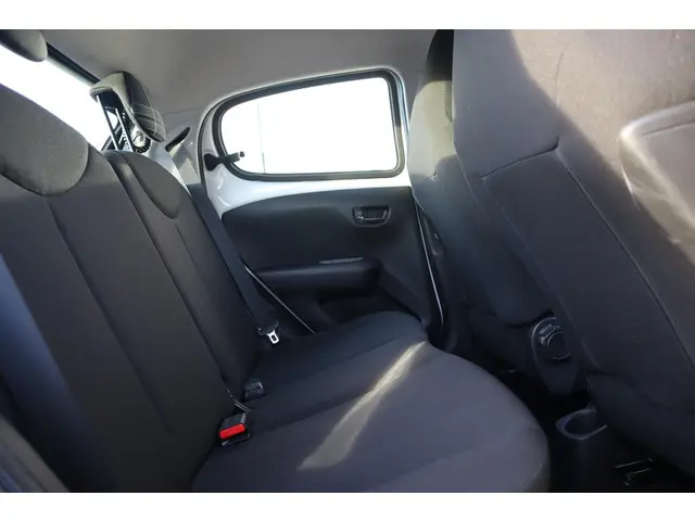 Peugeot 108 1.0 e-VTi ALLURE 2016 Benzine 18