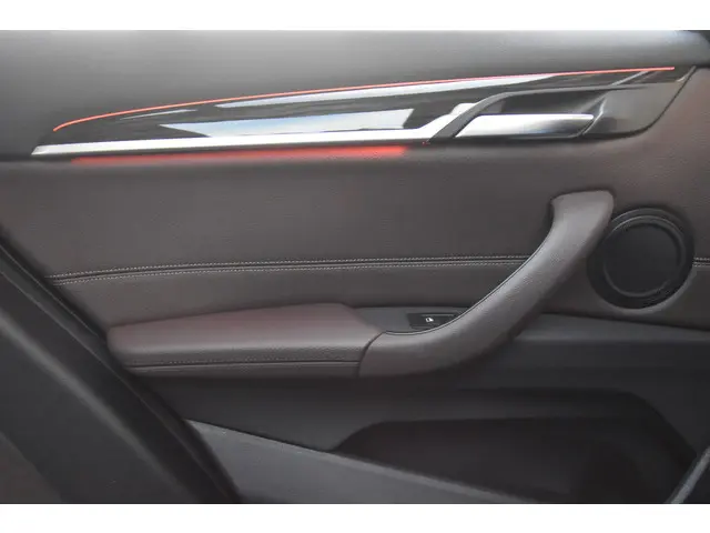 BMW X1 sDrive20i VDL Nedcar Edition 2019 Benzine 31