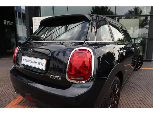 MINI 5-Deurs Cooper 2021 Benzine 9