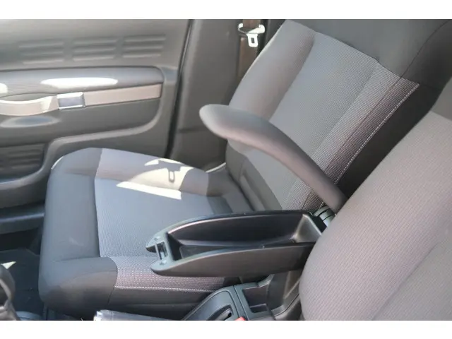 Citroën C4 Cactus 1.2 PureTech Shine 2017 Benzine 38