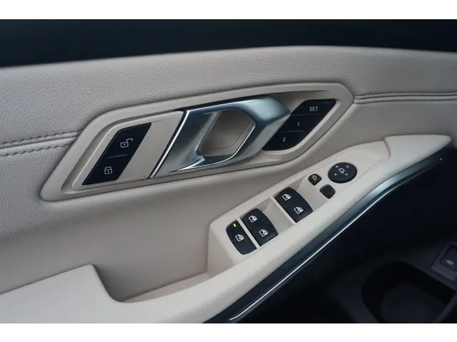 BMW 3 Serie Sedan 330i 2026 Benzine 23