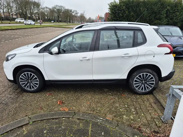 Peugeot 2008 1.2 PureTech Blue Lion 2018 Benzine 6