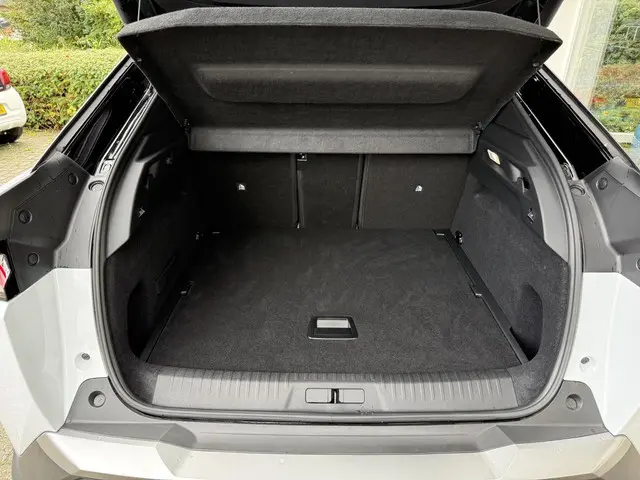 Peugeot 3008 1.2 Hybrid 145 GT 2025 Hybride Benzine 18