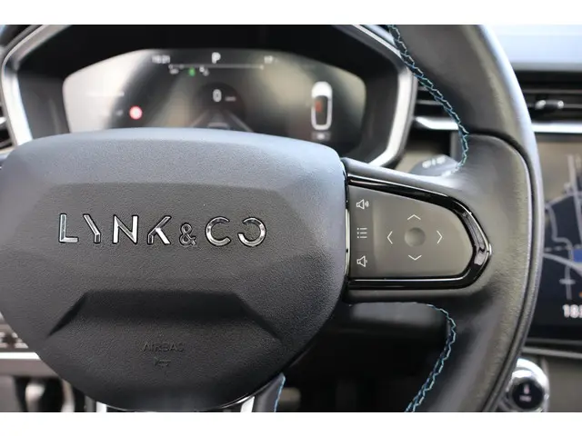 Lynk & Co 01 Lynk&Co 1.5 2023 Hybride Benzine 26