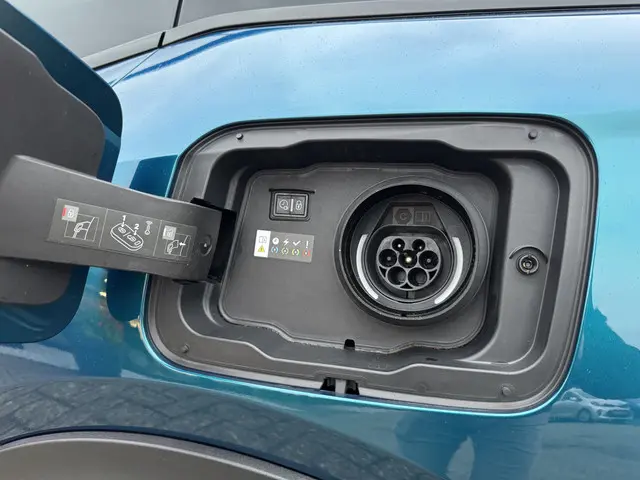 Peugeot 408 GT HYbrid 225 EAT8 2023 Hybride Benzine 7