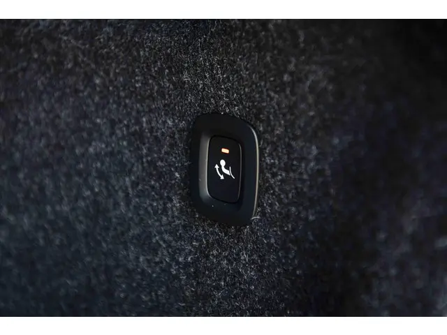 Volvo XC40 2.0 B4 Plus Dark 2024 Benzine 35