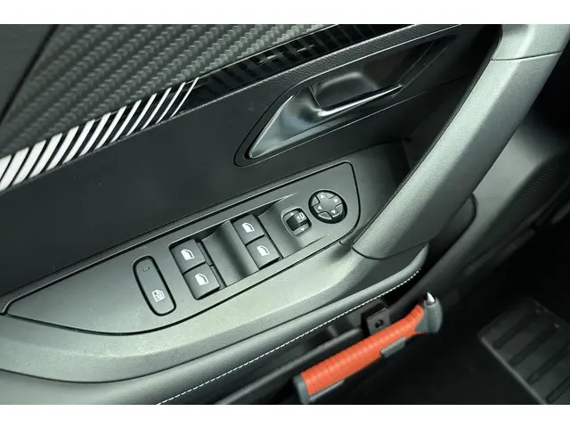 Peugeot 2008 1.2 PureTech 100 Allure 2024 Benzine 19