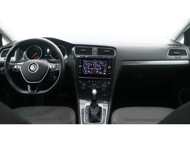 Volkswagen e-Golf E-DITION 36kWh 136pk 2020 Elektrisch 16