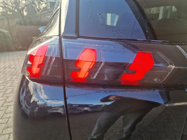 Peugeot 2008 1.2T 130pk Allure Pack 2022 Benzine 26