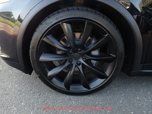 Tesla Model X 75D 2018 Elektrisch 8