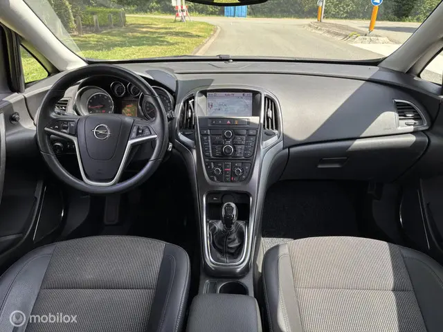 Opel Astra Sports Tourer 1.4 Turbo Sport 2012 Benzine 3