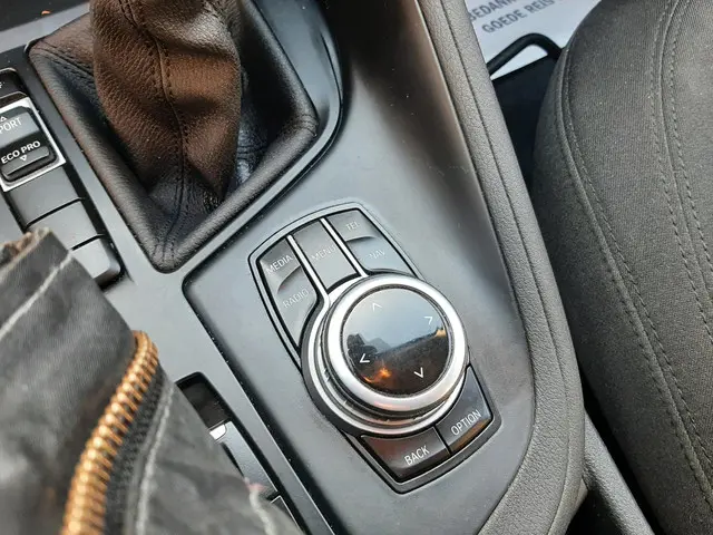 BMW X1 sDrive18i Executive 2017 Benzine 43