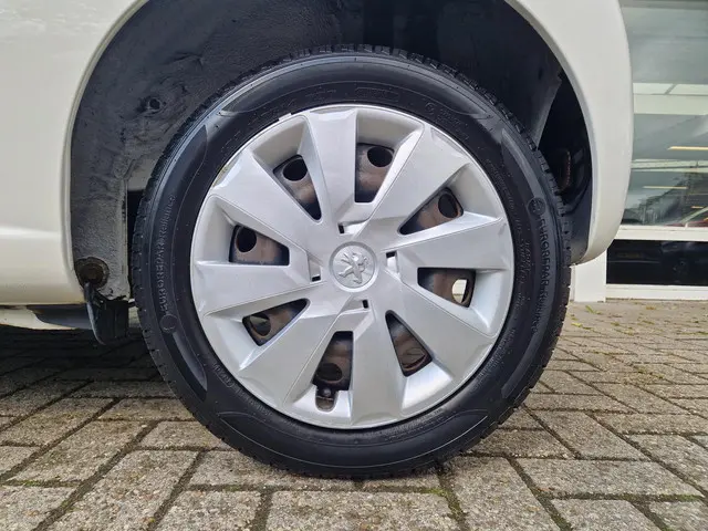 Peugeot 107 1.0 Active 2013 Benzine 21