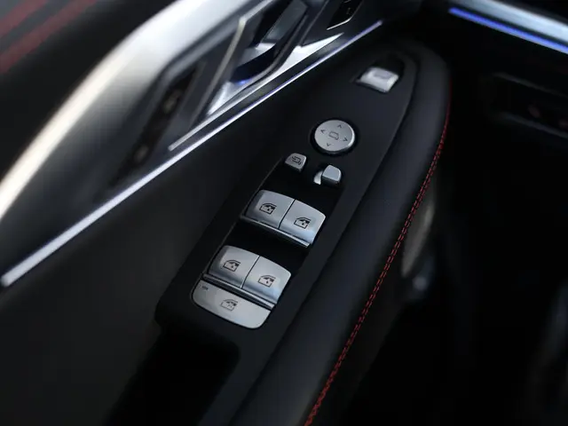 BMW XM PHEV Label Red 30 kWh 2025 Hybride Benzine 49