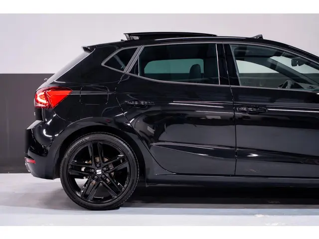 SEAT Ibiza Hatchback FR 1.5 Zwart Pano 2025 Benzine 11