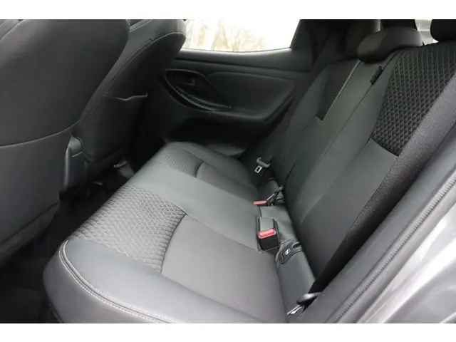 Toyota Yaris 1.5 Hybrid Executive 2021 Hybride Benzine 31