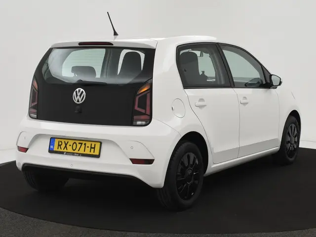 Volkswagen up! 1.0 BMT move up! AUTOM. 2018 Benzine 8
