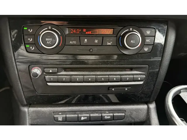 BMW X1 sDrive20i Executive 2015 Benzine 15