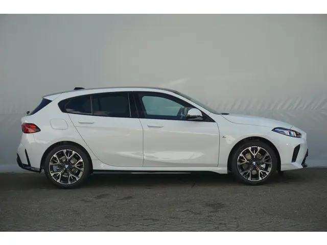BMW 1 Serie 120 2025 Benzine 3