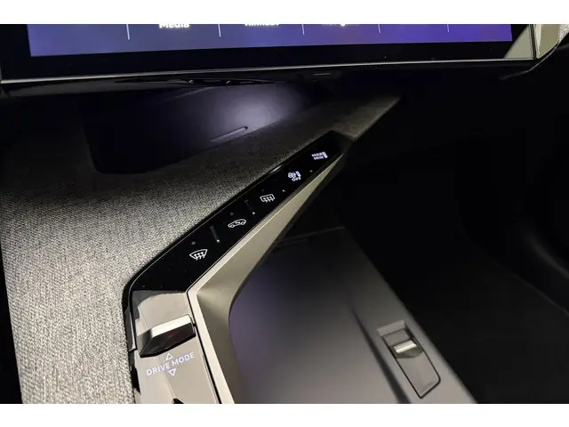 Peugeot e-3008 Allure 73 kWh 2024 Elektrisch 30