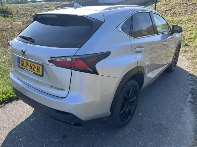 Lexus NX 300h GARANTIE 2015 Hybride Benzine 9